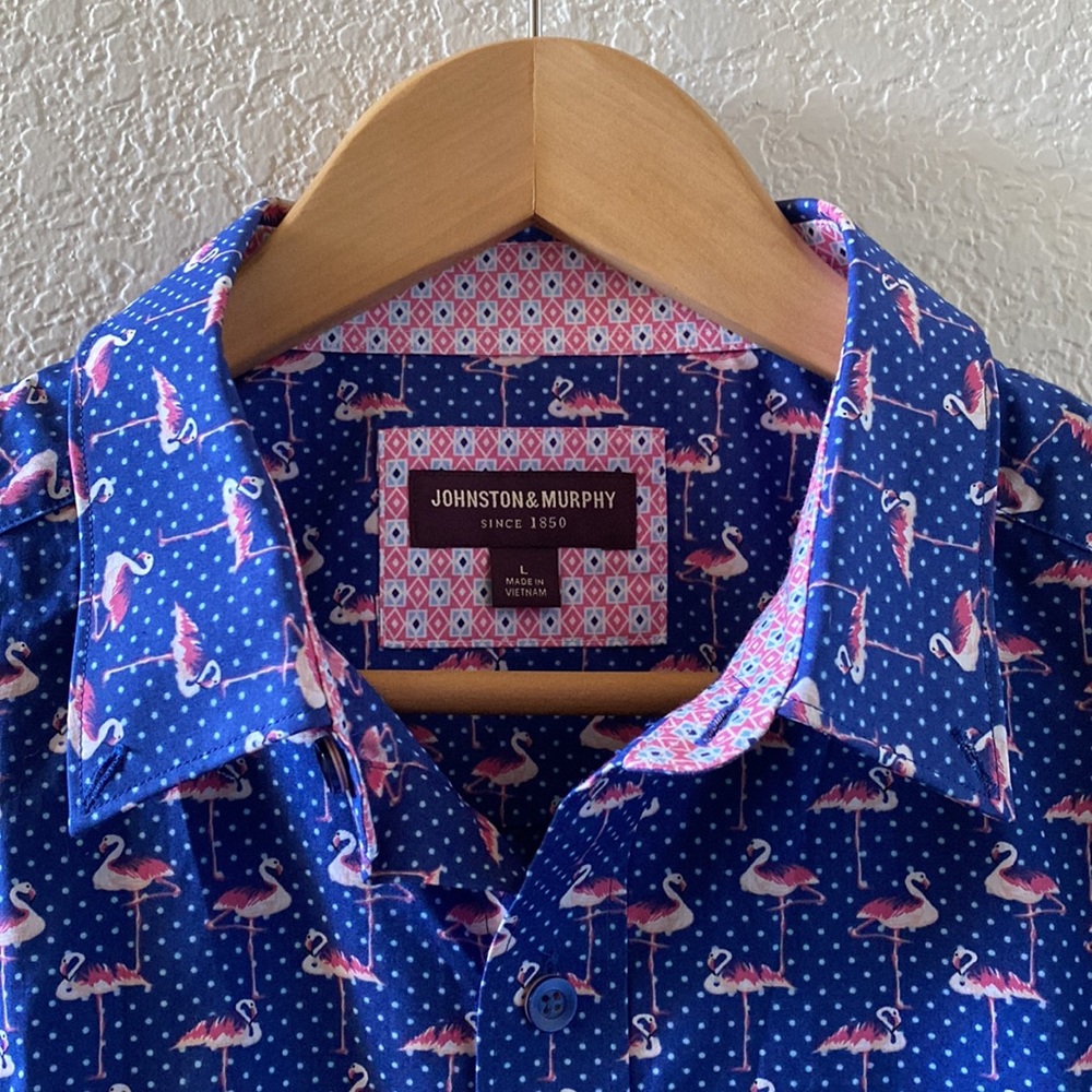 Excellent condition button-down beautiful detail men’s blue pink flamingo shirt